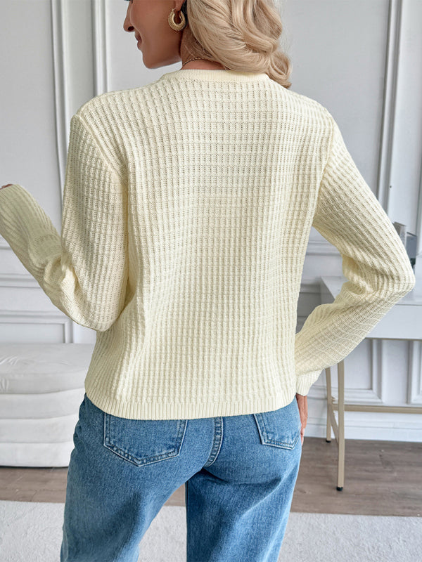 Kofta med metalldetaljer och knappar